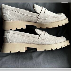 Dolce Vita Suede Lug Sole Loafers 🤎 Size 7.5 NWOT